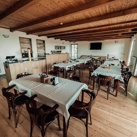 Farm stay Farma Ovci Terasy Nemcicky (Breclav)